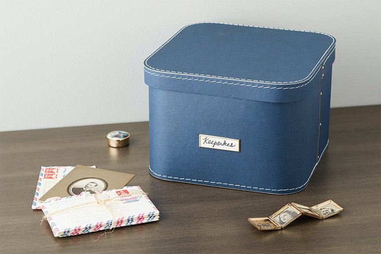 Interesting ways to store keepsakes and momentoes.