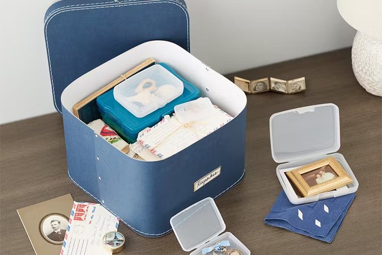 Interesting ways to store keepsakes and momentoes.