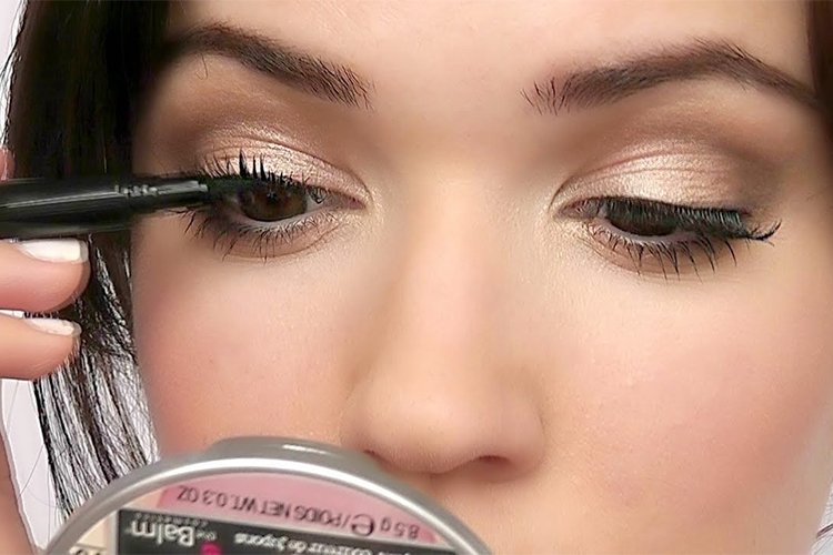 A beginner's guide to applying false eyelashes