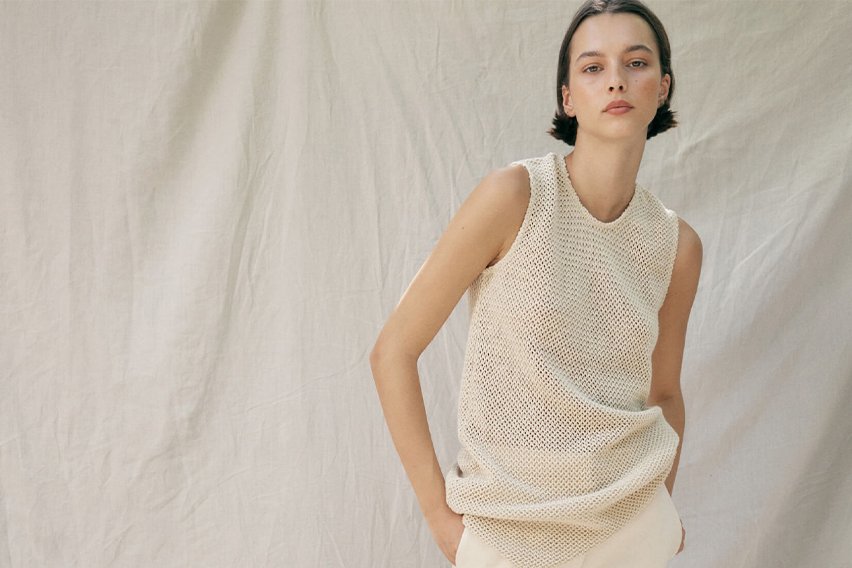 Less is More – Minimalism In Fashion: The Power of Simplicity & Monochrome Looks.